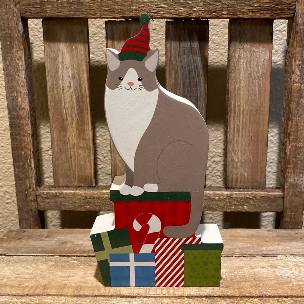 Christmas Cat Wood Decor, Gray & White Cat Wearing A Christmas Hat & Presents